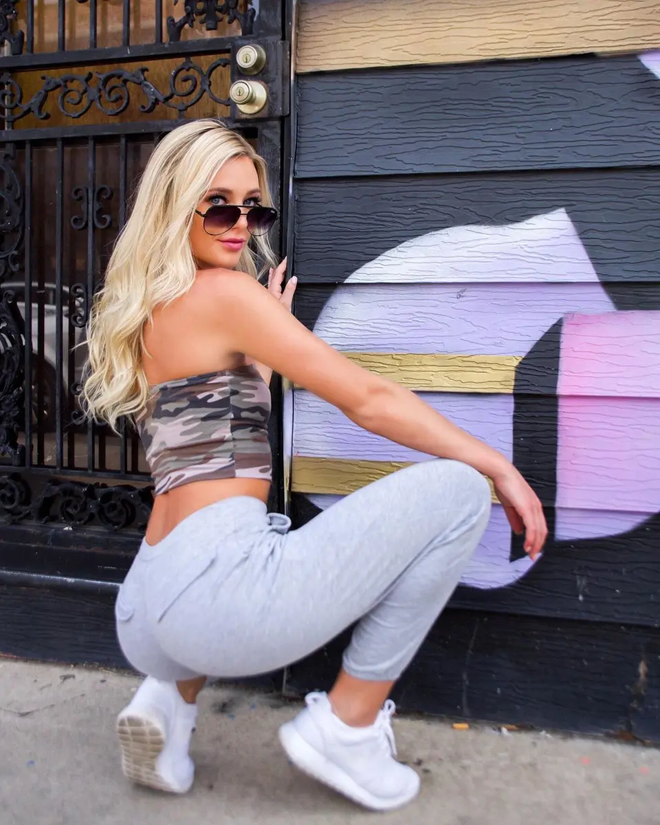 Allie escort in Istanbul