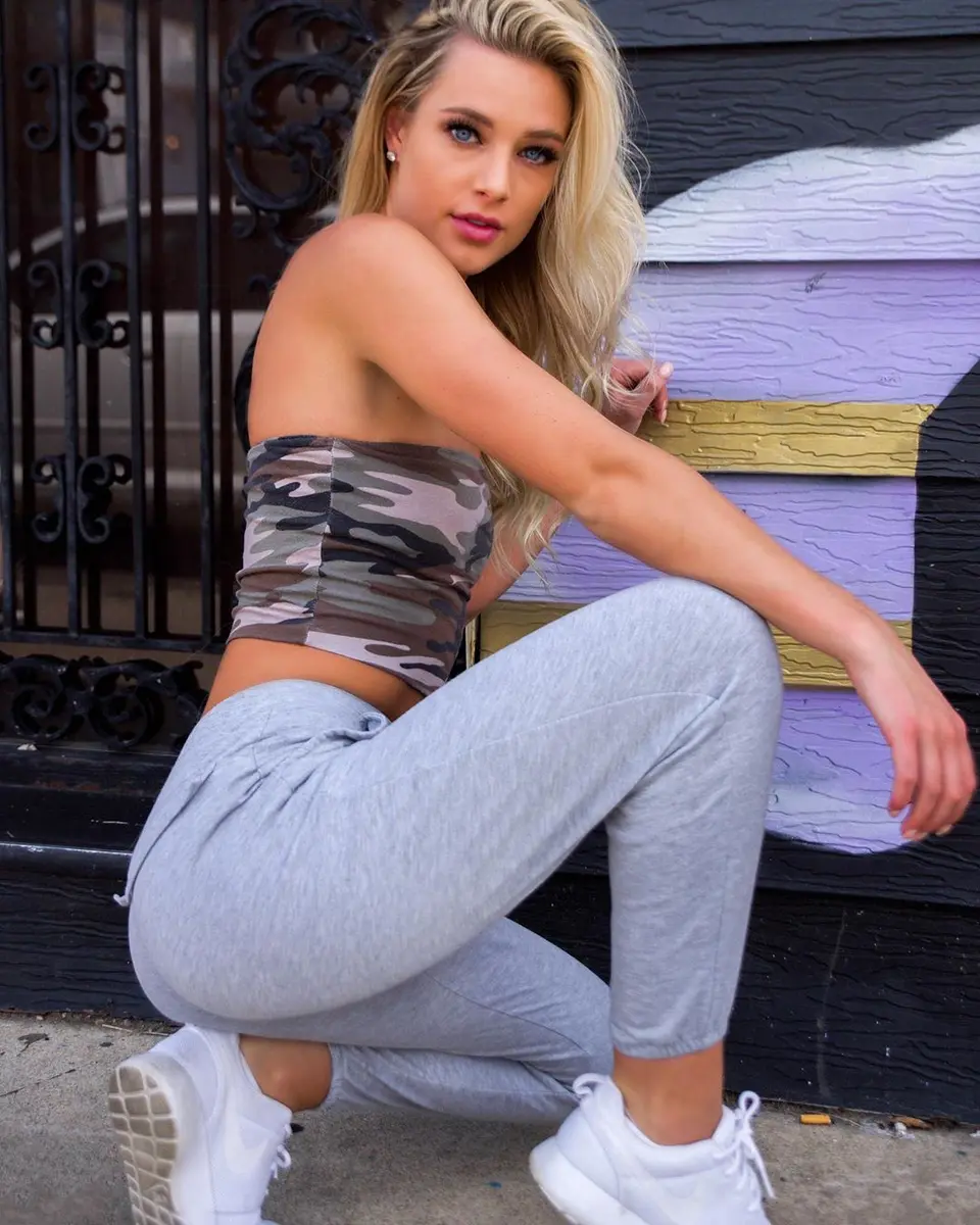 Allie escort in Istanbul