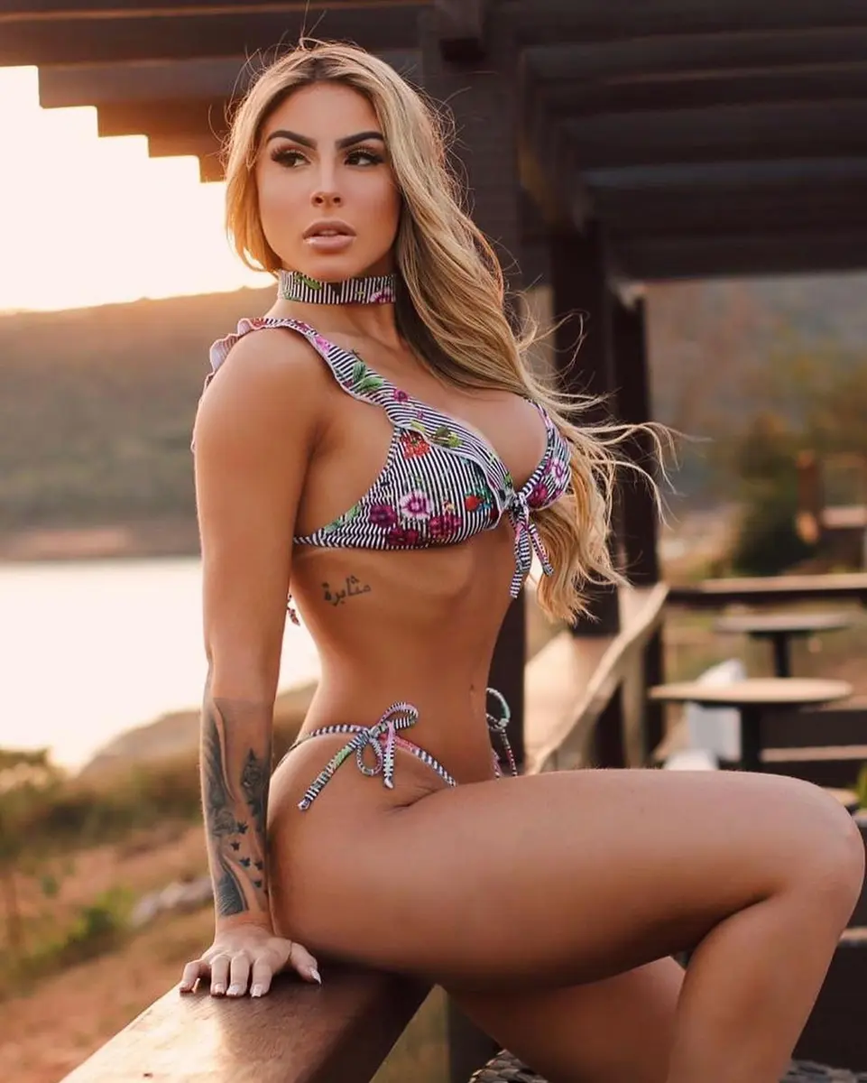 Monroe escort in Istanbul